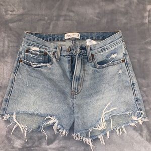 Abercrombie Mid Rise Boyfriend Short Size 24/00